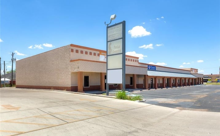 Pictures of Office property located at 208 S Alton Boulevard # F, Alton, TX 78573 for lease - image #1