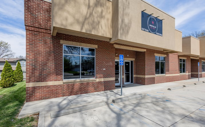 Pictures of Retail property located at 2807 W BROADWAY, COLUMBIA, MO 65203 for lease - image #1