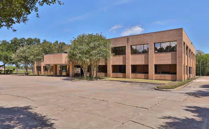 Pictures of Office property located at 3828 Hughes Court, Dickinson, TX 77539 for lease - image #1