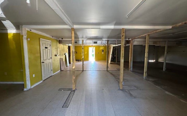 Pictures of Retail, Office, Special Purpose property located at 2730 HWY 12, Vidor, TX 77662 for lease - image #1