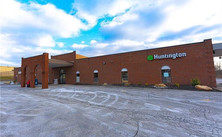 Pictures of Retail, Office property located at 2300 Freeport Rd, New Kensington, PA 15068 for lease - image #1