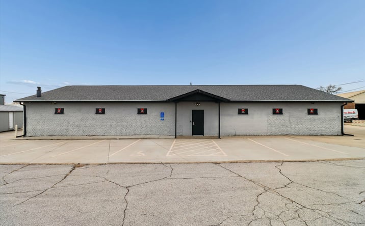 Pictures of Industrial property located at 1525 E Army Post Rd, Des Moines, IA 50320 for lease - image #1