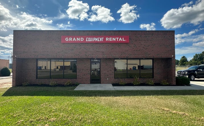 Pictures of Retail, Office, Industrial property located at 306 S Powell Avenue, Dunn, NC 28334 for lease - image #1