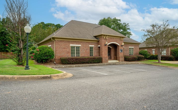 Pictures of Office property located at 500 LORILEA DR E, NORTHPORT, AL 35473 for lease - image #1
