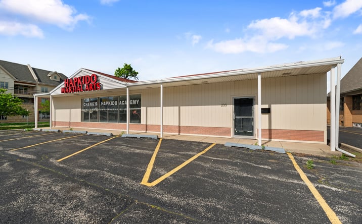 Pictures of Retail, Office, Restaurant property located at 230 S MAIN ST, LOMBARD, IL 60148 for lease - image #1