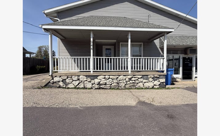 Pictures of Office property located at 242 LINN ST, BARABOO, WI 53913-1026 for lease - image #1