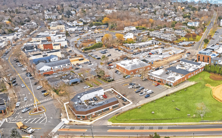 Pictures of Retail property located at 2 Main Street, Sag Harbor, NY 11963 for lease - image #1
