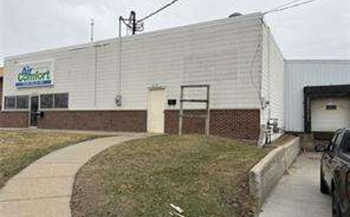Pictures of Industrial property located at 2727 12th St SW Unit#B, Cedar Rapids, IA 52404 for lease - image #1