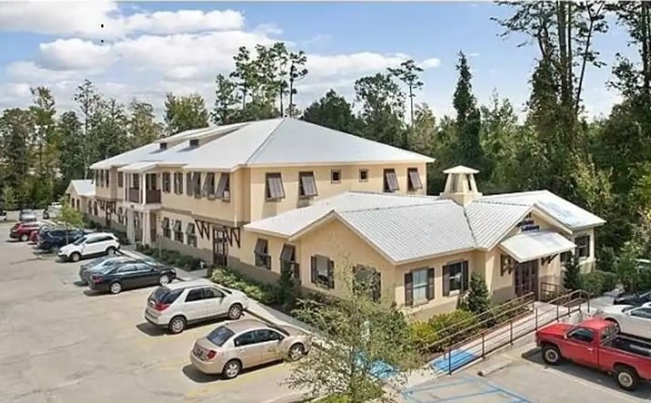 Pictures of Office property located at 1261 W Causeway Approach, Mandeville, LA 70471 for lease - image #1