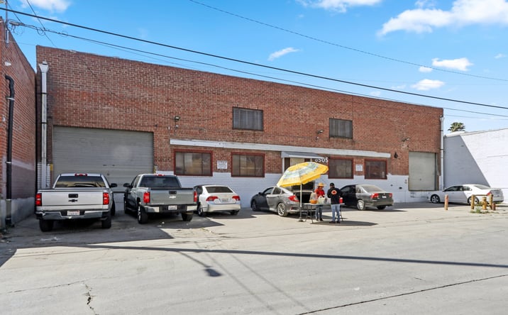 Pictures of Industrial property located at 6505 MCKINLEY AVE, LOS ANGELES, CA 90001 for lease - image #1