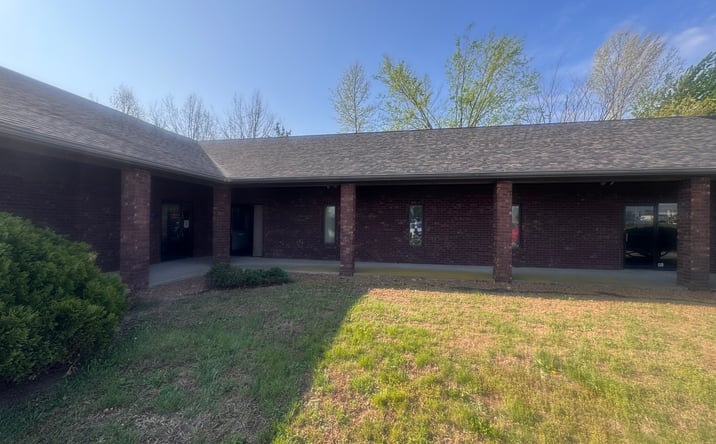 Pictures of Office property located at 103 Airway Drive, Marion, IL 62959 for lease - image #1