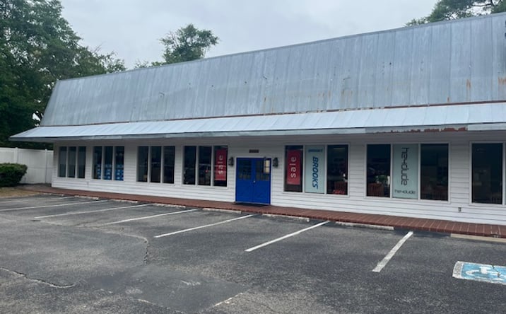 Pictures of Retail property located at 10589 North Kings Highway, Myrtle Beach, SC 29572 for lease - image #1