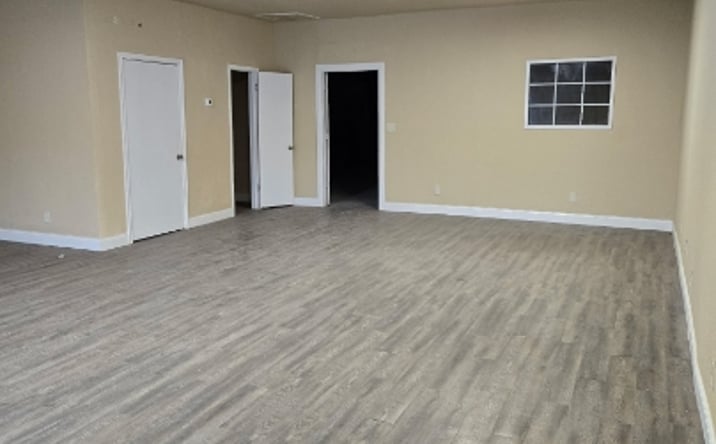 Pictures of Retail, Office, Industrial property located at 4006 Texoma Parkway, Denison, TX 75020 for lease - image #1