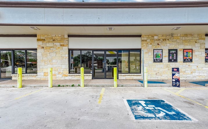 Pictures of Retail, Office, Restaurant property located at 1417 7th St, Bay City, TX 77414 for lease - image #1