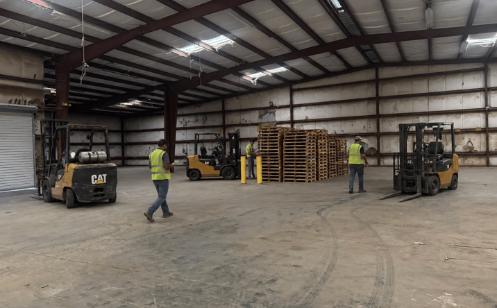 Pictures of Industrial property located at 4006 W CREST AVE, TAMPA, FL 33614-6540 for lease - image #1