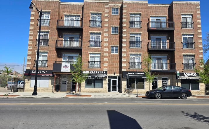 Pictures of Office, Retail property located at 5321 N Lincoln Avenue B, Chicago, IL 60625 for lease - image #1
