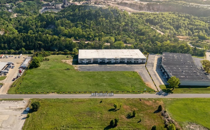 Pictures of Industrial property located at 621 Republic Cir, Birmingham, AL 35214 for lease - image #1