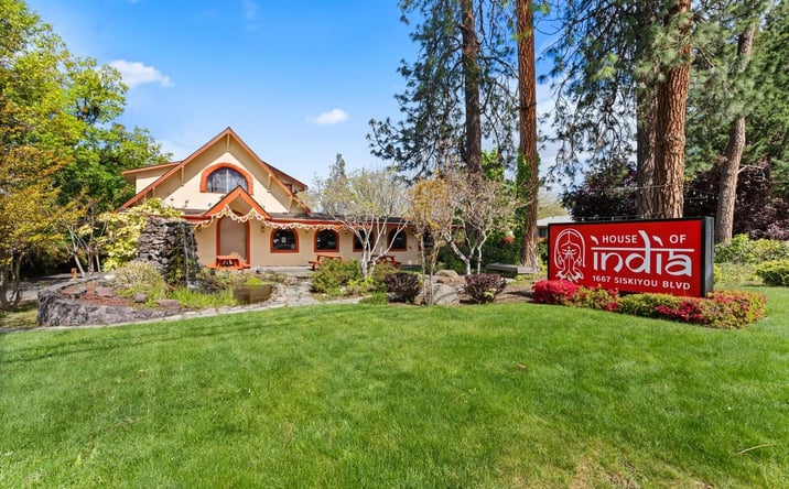 Pictures of Restaurant property located at 1667 Siskiyou Boulevard, Ashland, OR 97520 for lease - image #1