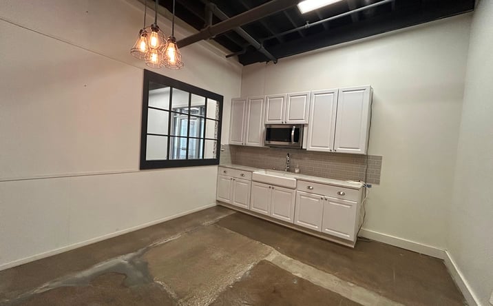 Pictures of Industrial property located at 3033 W ohio Street, Chicago, IL 60612 for lease - image #1