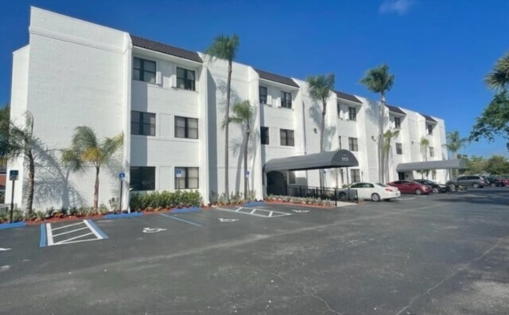 Pictures of Office property located at 1111 Southeast Federal Highway, Stuart, FL 34994 for lease - image #1
