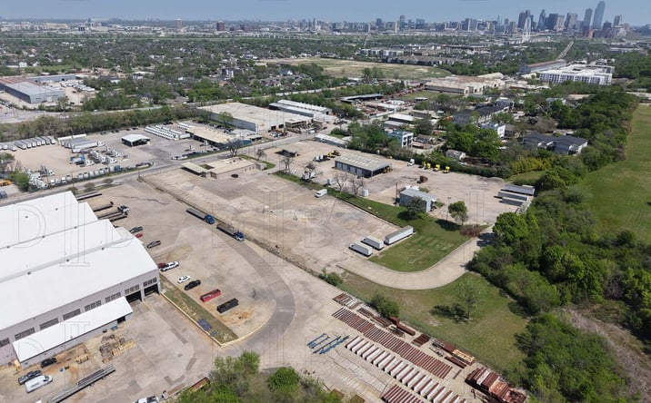 Pictures of Retail, Office, Industrial property located at 1936 W. Commerce St., Dallas, TX 75208 for lease - image #1