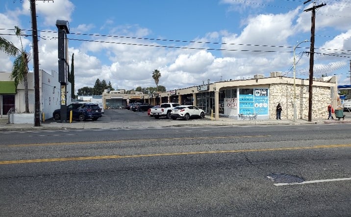 Pictures of Special Purpose property located at 6027 1/2 Reseda Boulevard, Los Angeles, CA 91356 for lease - image #1