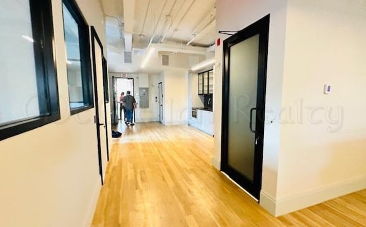 Pictures of Retail, Office property located at 6 Greene #601, New York City, NY 72450 for lease - image #1