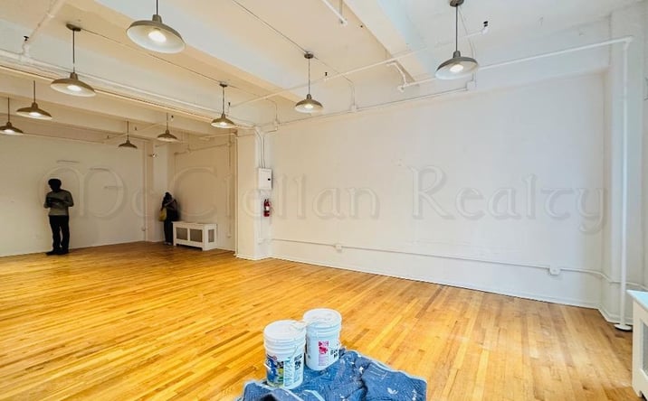 Pictures of Retail, Office property located at West 37th, New York, NY 10018 for lease - image #1