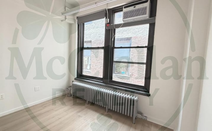 Pictures of Office property located at West 35th, New York City, NY 10001-2110 for lease - image #1