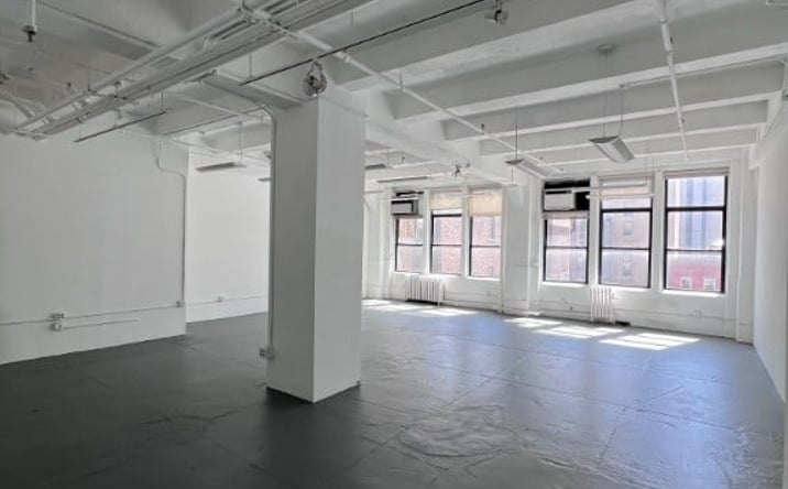Pictures of Retail, Office property located at West 37th St, New York, NY 10001 for lease - image #1