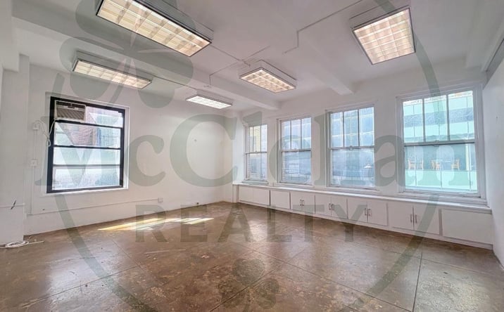 Pictures of Office property located at West 40th Street, New York City, NY 10036 for lease - image #1
