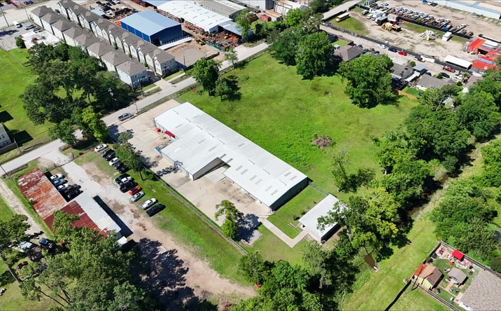 Pictures of Industrial property located at 3334 CREEKMONT DR, HOUSTON, TX 77091-5527 for lease - image #1