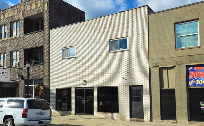 Pictures of Retail, Restaurant property located at 1216 FOURTH AVE, HUNTINGTON, WV 25701-1526 for lease - image #1