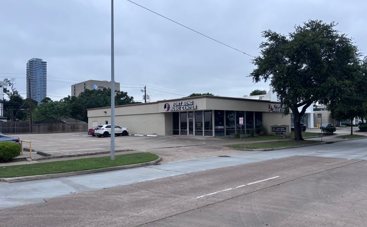Pictures of Retail, Office, Special Purpose property located at 4010 RICHMOND AVE, HOUSTON, TX 77027-6818 for lease - image #1