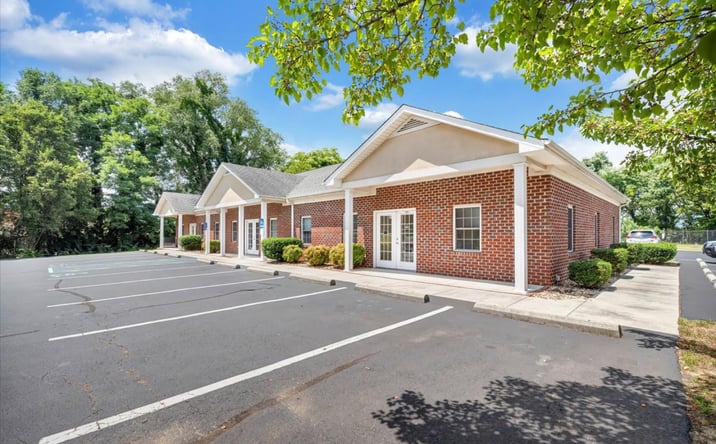 Pictures of Office property located at 1101 North Electric Road, Salem, VA 24153 for lease - image #1