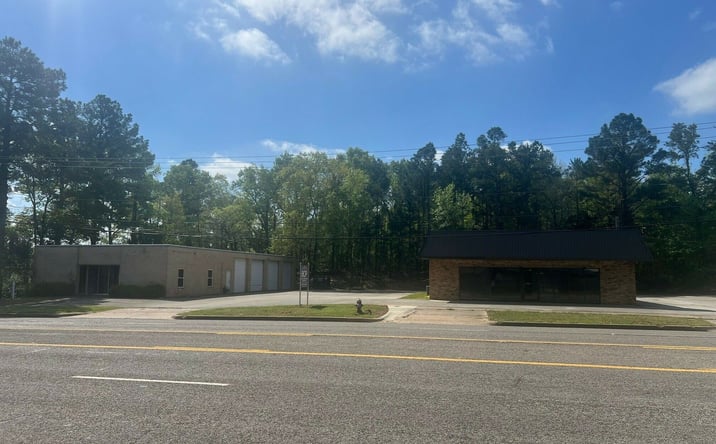 Pictures of Retail, Office, Industrial property located at 2811 & 2819 University Blvd, Tyler, TX 75707 for lease - image #1