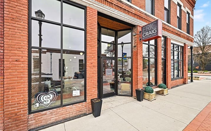 Pictures of Office property located at 104 S Bridge Street, Smithville, MO 64089 for lease - image #1