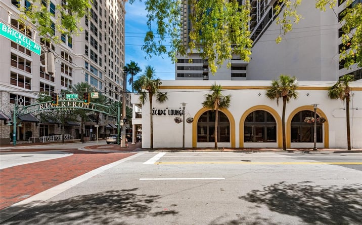 Pictures of Restaurant, Retail property located at 201 SW 1st Ave # 145, Fort Lauderdale, FL 33301 for lease - image #1