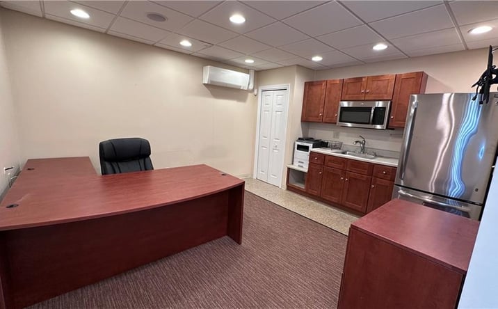 Pictures of Office property located at 422 Warwick Avenue UNIT A, Warwick, RI 02888 for lease - image #1