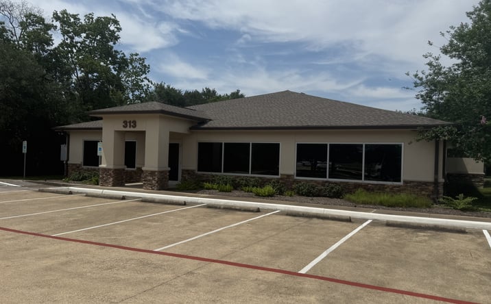 Pictures of Office property located at 313 Farm to Market 517 Road West, Dickinson, TX 77539 for lease - image #1