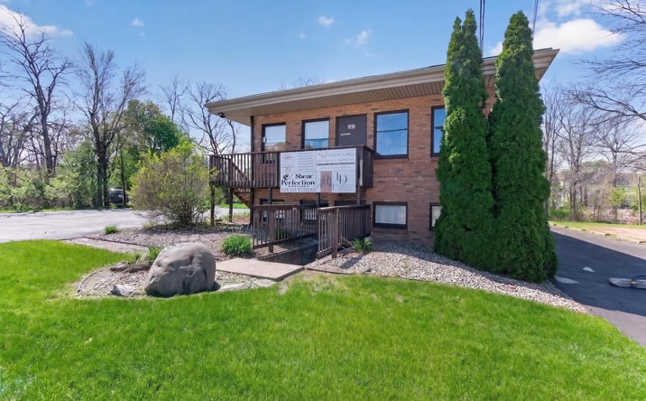 Pictures of Office property located at 569 Wildwood Avenue Front Upper Unit, Jackson, MI 49201 for lease - image #1