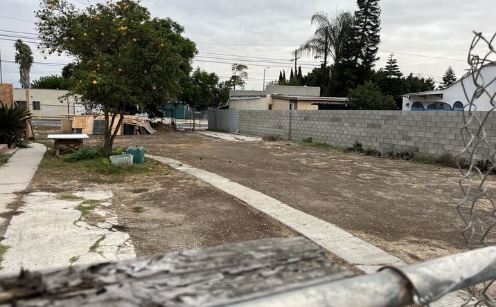 Pictures of Office property located at 1559 West 101st Street, Los Angeles, CA 90047 for lease - image #1