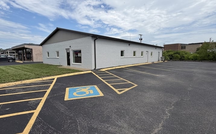 Pictures of Retail, Office property located at 137 W BROADWAY, GALLATIN, TN 37066-2717 for lease - image #1