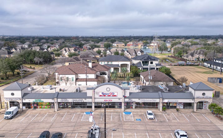 Pictures of Retail property located at 2230 FM 1092 Road, Missouri City, TX 77459 for lease - image #1