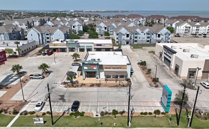 Pictures of Retail property located at 7514 S Padre Island Dr, Corpus Christi, TX 78412 for lease - image #1