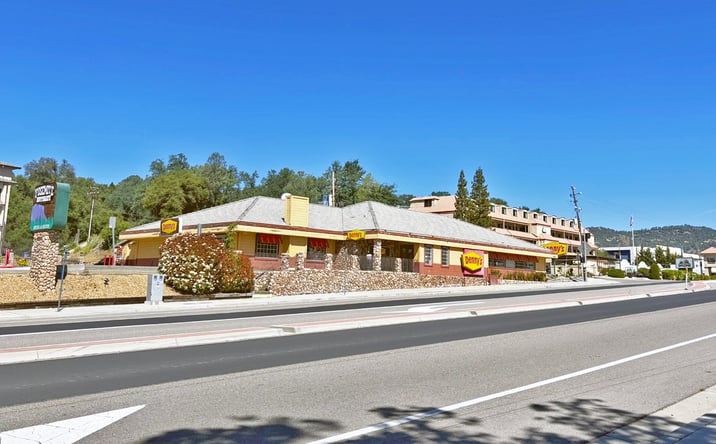 Pictures of Restaurant property located at 40650 Highway 41, Oakhurst, CA 93644-9666 for lease - image #1