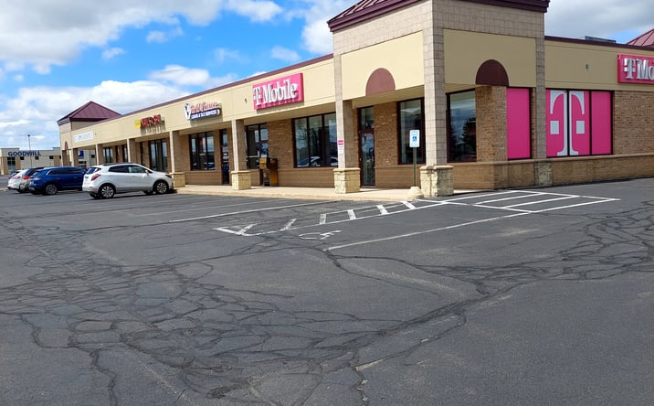 Pictures of Retail, Office, Restaurant property located at 825 Lexington Blvd, Fort Atkinson, WI 53538 for lease - image #1