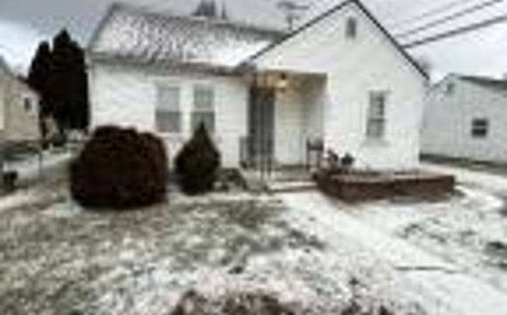 Pictures of Office property located at 717 W Fair Avenue, Lancaster, OH 43130 for lease - image #1