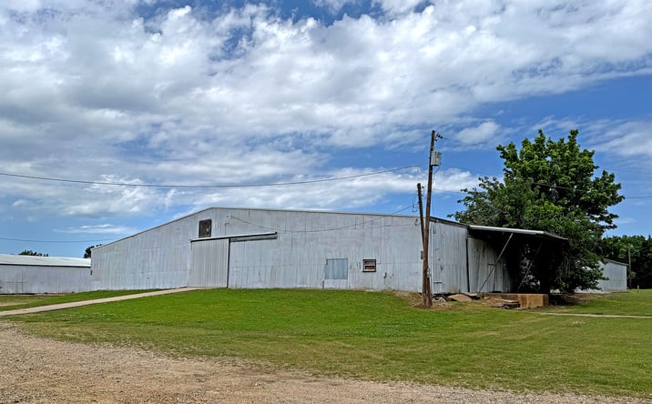 Pictures of Industrial property located at 1400 4th Street Southwest, Paris, TX 75460 for lease - image #1