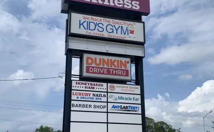 Pictures of Retail, Office property located at 5735 Youree Drive, Shreveport, LA 71105 for lease - image #1